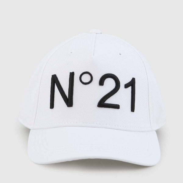 N° 21 - cappello bianco con logo in contrasto